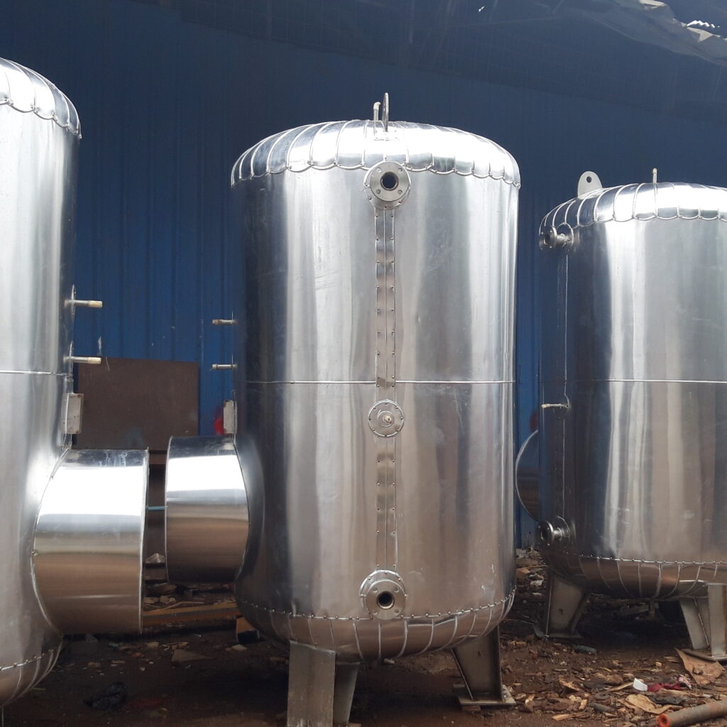 Hot water tank
